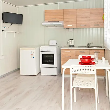 Хостел The Harbour Private Cabins And *