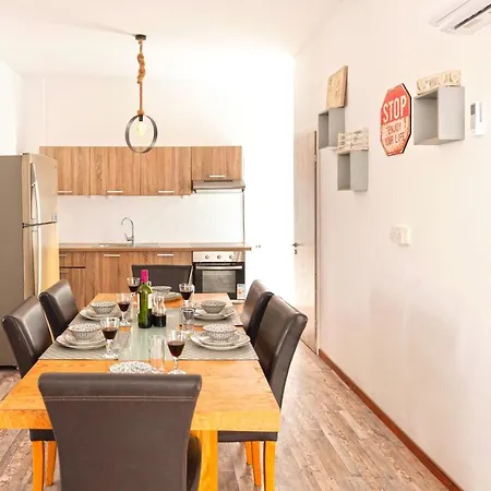 بيت شباب The Harbour Private Cabins And بروتاراس