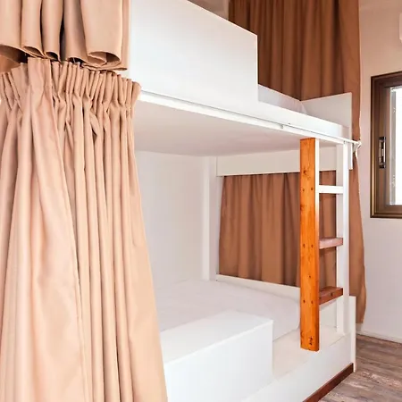بيت شباب The Harbour Private Cabins And بروتاراس