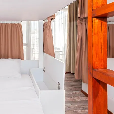 بيت شباب The Harbour Private Cabins And بروتاراس