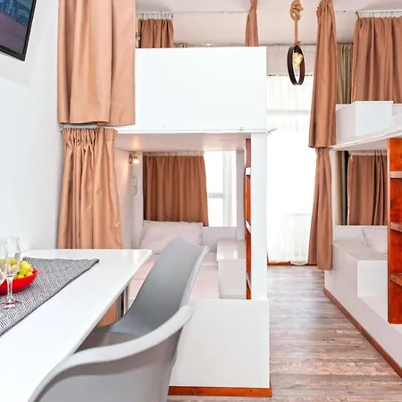 بيت شباب The Harbour Private Cabins And