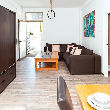 بيت شباب The Harbour Private Cabins And بروتاراس